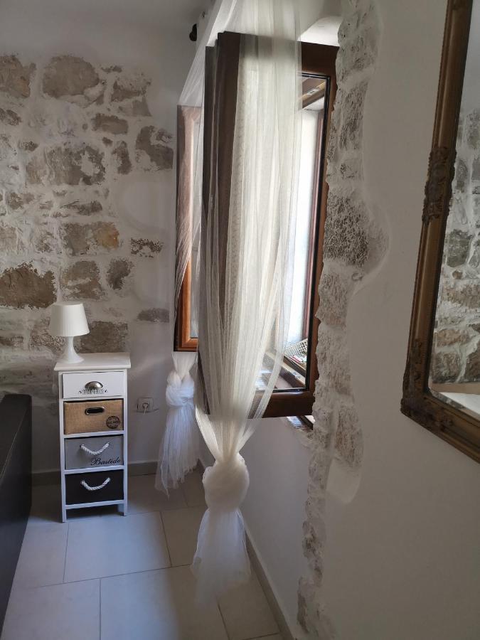 Apartment Martin - 10 Mt To The Beach Rovinj Exterior foto